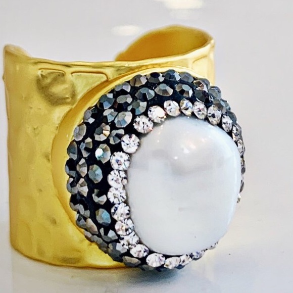 GOLD BAROQUE PEARL STATEMENT RING - Picture 4 of 4